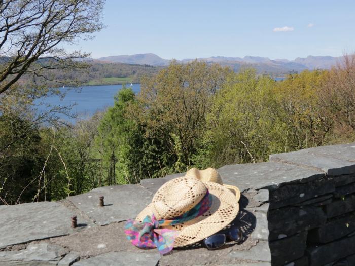 High Rigg Apartment, Bowness-On-Windermere, Lake District National Park, Second-floor, Open plan, TV