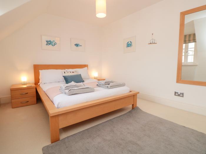 November Cottage, Dittisham, Devon. Smart TV. Close to a shop/pubs. Pet-friendly. Designated parking