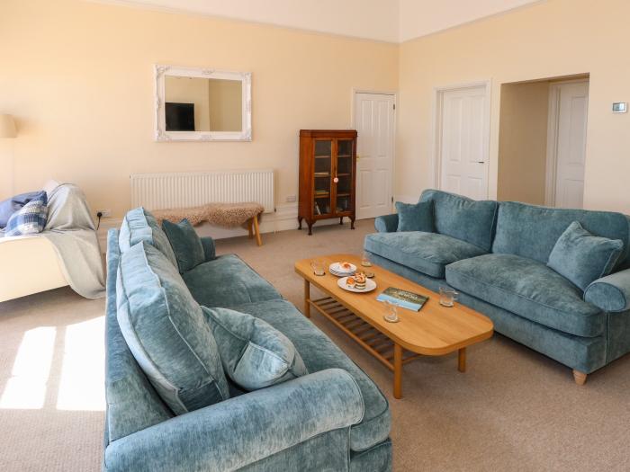 123 On The Sea, Weymouth, Dorset. Near Dorset AONB. Sea views. Close to shop/beach. Private balcony.