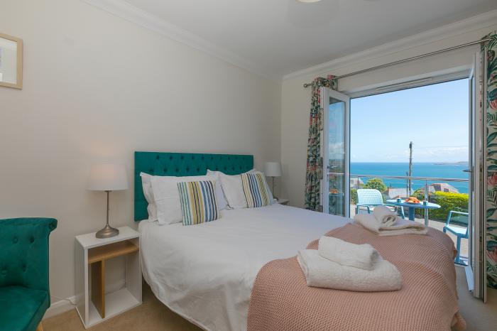 Skysail, Carbis Bay, Cornwall. Duplex apartment. Sea views. Smart TV with Sky. Beach close by. WiFi.