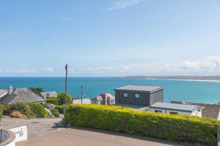 Skysail, Carbis Bay, Cornwall. Duplex apartment. Sea views. Smart TV with Sky. Beach close by. WiFi.