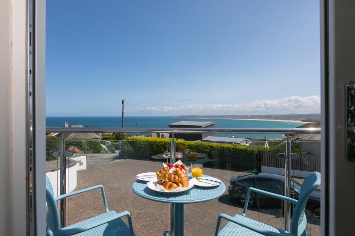 Skysail, Carbis Bay, Cornwall. Duplex apartment. Sea views. Smart TV with Sky. Beach close by. WiFi.