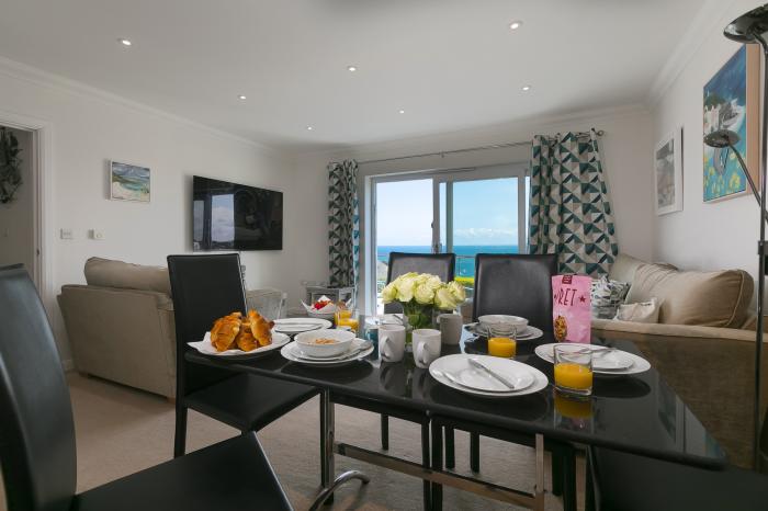 Skysail, Carbis Bay, Cornwall. Duplex apartment. Sea views. Smart TV with Sky. Beach close by. WiFi.