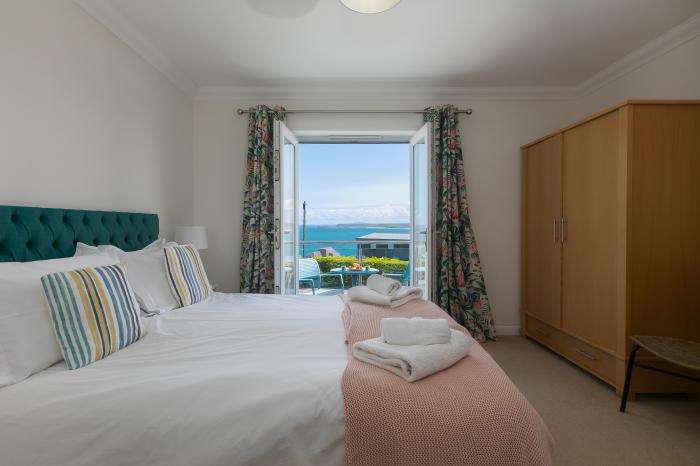 Skysail, Carbis Bay, Cornwall. Duplex apartment. Sea views. Smart TV with Sky. Beach close by. WiFi.