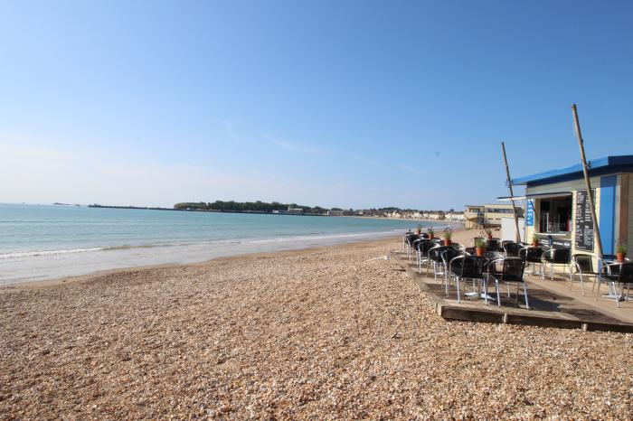 Blue Waters in Weymouth, Dorset. One-bedroom home, ideal for a couple, near the beach and amenities.