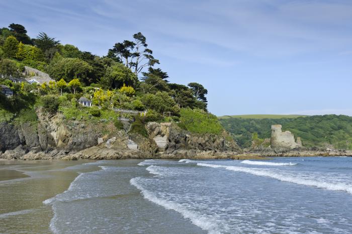 Cranford is in Salcombe, Devon. Three-bedroom home with sea glimpses. In AONB. Near a beach. Stylish