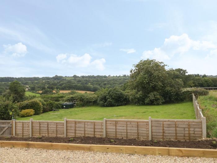 Bumble Bee Retreat, Tytherleigh, Devon. Wheelchair-friendly. Pet-friendly. Off-road parking. Garden.