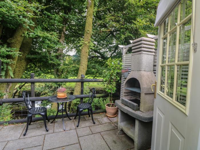 Inny Brook Cottage, Camelford, Cornwall. Summerhouse with electric fire. Superb views. Pet-friendly.