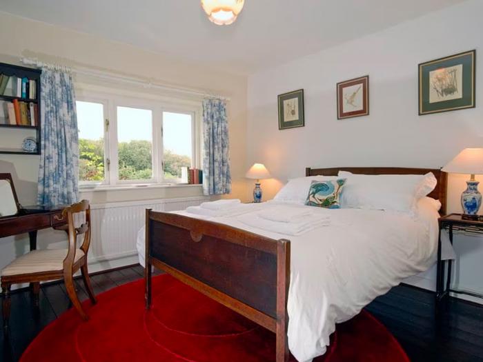 Slade Cottage, St Brides Major, Vale of Glamorgan. Pet-friendly. Beach and coastal path nearby. WiFi