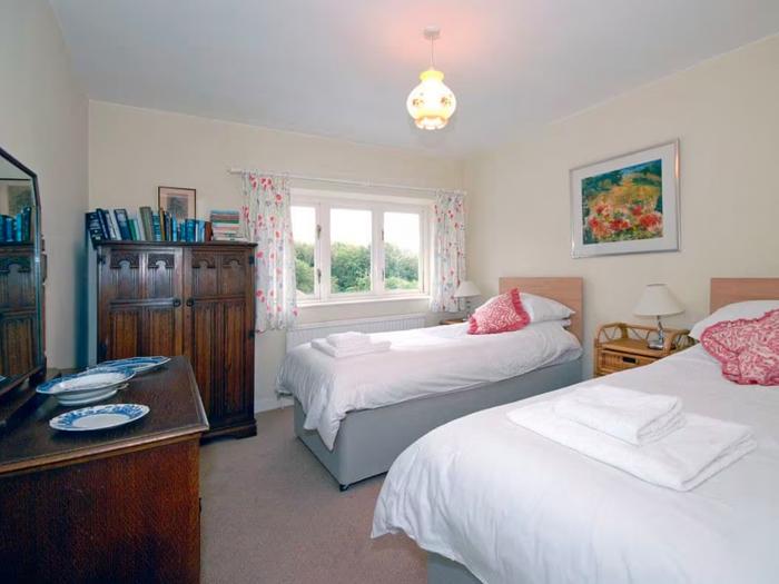 Slade Cottage, St Brides Major, Vale of Glamorgan. Pet-friendly. Beach and coastal path nearby. WiFi