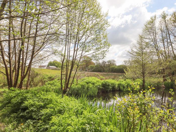 Monks Cottage is in Chagford, Devon. A romantic dwelling, with countryside views & in National Park.