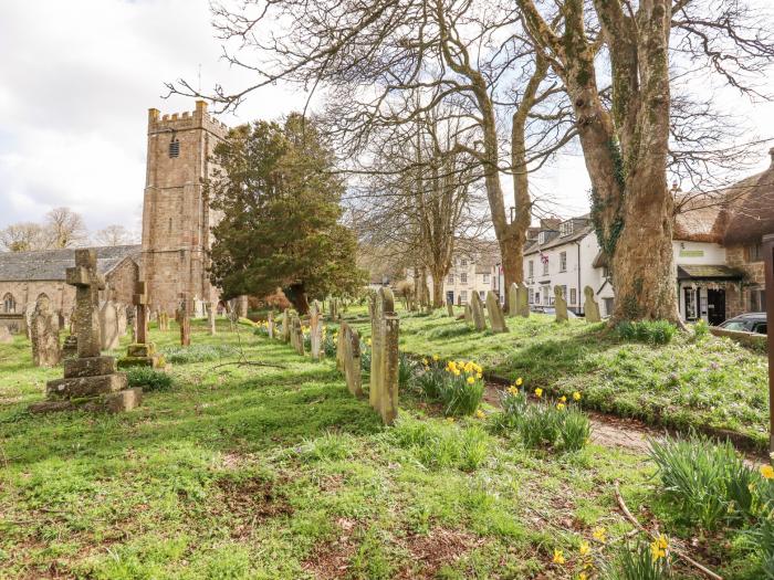 Monks Cottage is in Chagford, Devon. A romantic dwelling, with countryside views & in National Park.