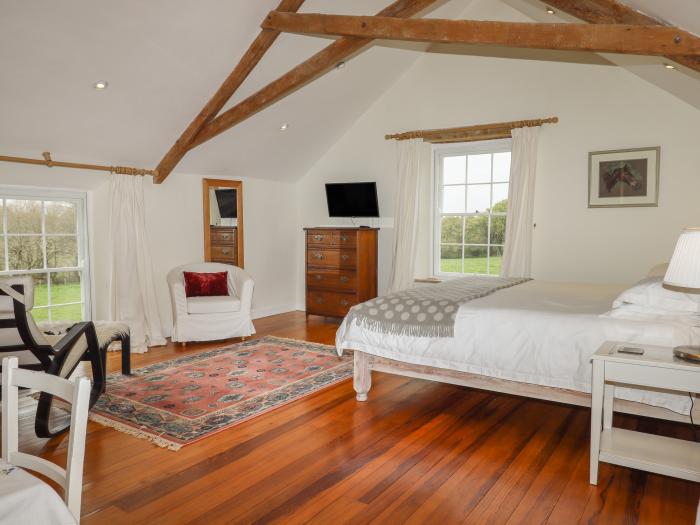 Monks Cottage is in Chagford, Devon. A romantic dwelling, with countryside views & in National Park.