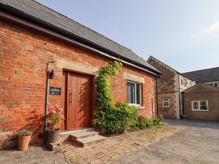 Mayfield Cottage, Crudwell near Malmesbury, Wiltshire. Near an AONB. Open plan. Ground-floor living.