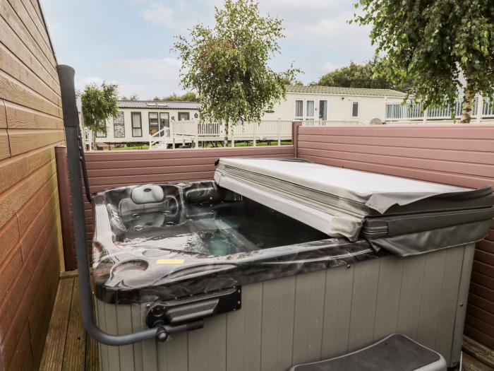 Flower Stone in Swarland near West Thirston, Northumberland. Hot tub. Pet-friendly. Off-road parking