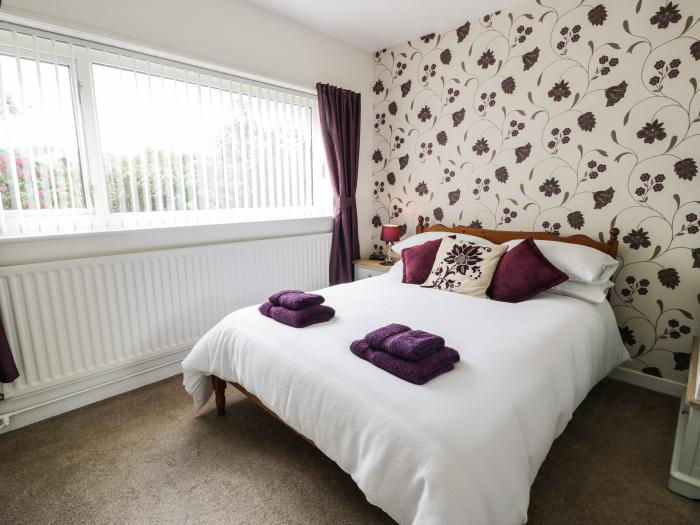 24 Dolithel in Bryncrug, Tywyn, Gwynedd. Smart TV. In a National Park. Off-road parking. North Wales