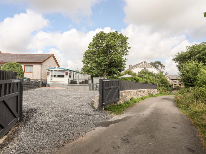 Tyn Clwt, Penisa'r Waun near Llanrug, Gwynedd, North Wales. Open-plan. Ground-floor living. Parking.