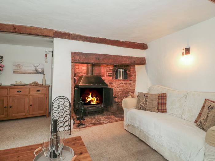 2 Pigsfoot Cottages, Ash Thomas near Halberton, Devon. Hot tub. Off-road parking. Pet-friendly. WiFi