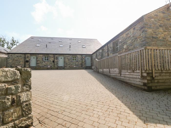 3 Pensyflog Barns in Porthmadog, Gwynedd. Four-bedroom cottage near the beach. Rural views. Stylish.