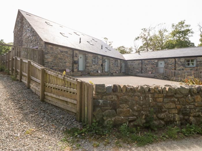 3 Pensyflog Barns in Porthmadog, Gwynedd. Four-bedroom cottage near the beach. Rural views. Stylish.