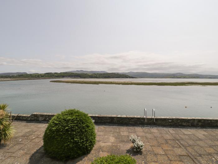 25 South Snowdon Wharf, Porthmadog, Gwynedd. Sea views. Perfect for birdwatching. Close to amenities