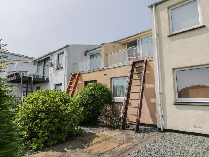 25 South Snowdon Wharf, Porthmadog, Gwynedd. Sea views. Perfect for birdwatching. Close to amenities