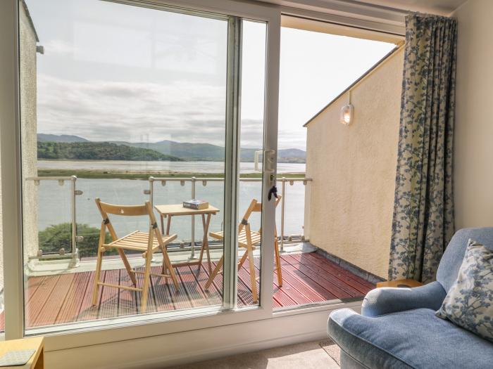 25 South Snowdon Wharf, Porthmadog, Gwynedd. Sea views. Perfect for birdwatching. Close to amenities