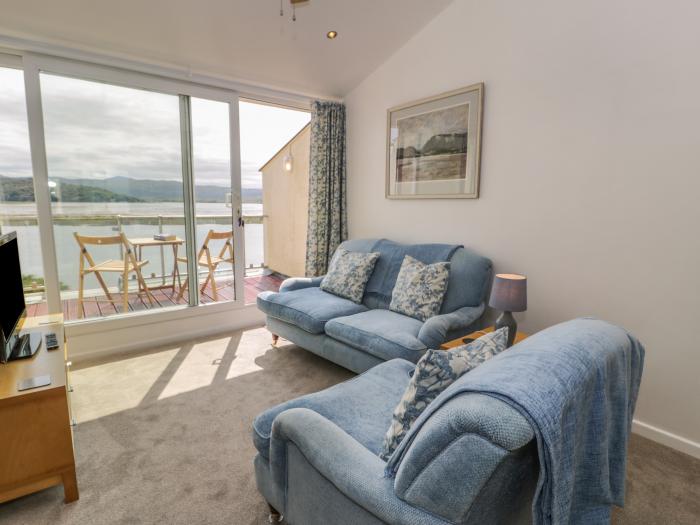 25 South Snowdon Wharf, Porthmadog, Gwynedd. Sea views. Perfect for birdwatching. Close to amenities