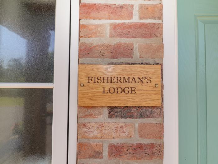 Fishermans Lodge nr Wilberfoss, East Riding of Yorkshire. Enclosed garden. Three-bedrooms. Smart TV.