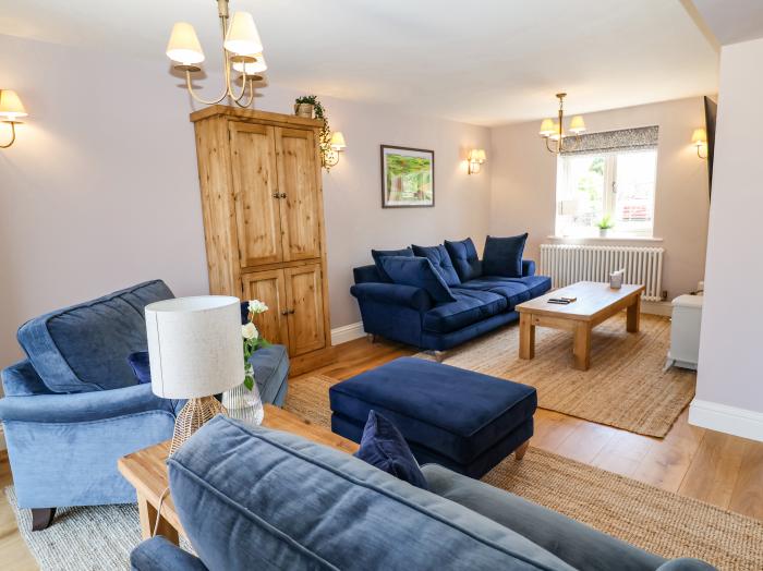 Fishermans Lodge nr Wilberfoss, East Riding of Yorkshire. Enclosed garden. Three-bedrooms. Smart TV.