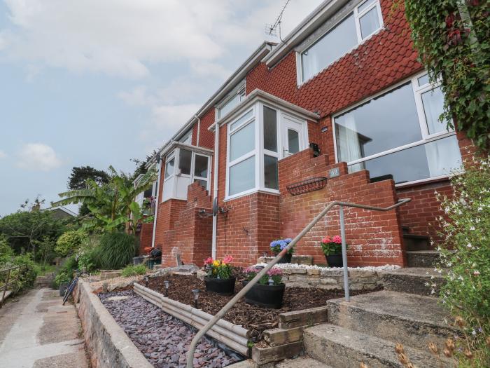 69 Velland Avenue, Torquay, Devon. Close to a beach, a shop and a pub. Garden. TV. WiFi. 2 bedrooms.