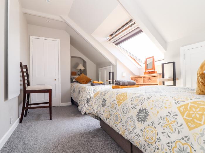 The Attic, Ruan Minor, Cornwall. Off-road parking. Smart TV. Close to amenities and beach. Sea view.