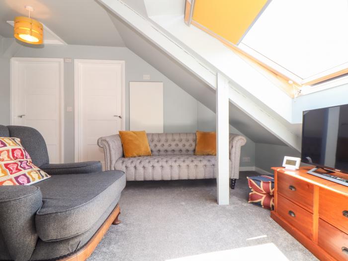 The Attic, Ruan Minor, Cornwall. Off-road parking. Smart TV. Close to amenities and beach. Sea view.