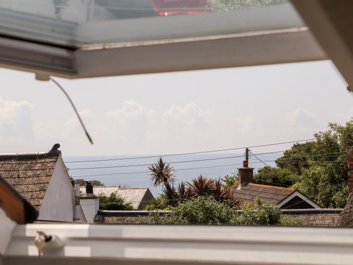 The Attic, Ruan Minor, Cornwall. Off-road parking. Smart TV. Close to amenities and beach. Sea view.