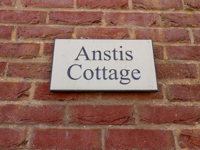 Anstis Cottage is in Whitby North Yorkshire. 3bedroom. Private parking. TV. WiFi. Near National Park