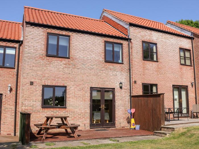 Anstis Cottage is in Whitby North Yorkshire. 3bedroom. Private parking. TV. WiFi. Near National Park