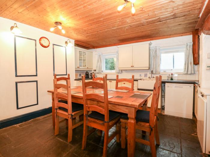 Is Y Graig, Beddgelert, Gwynedd. Pet-friendly. Character property. Woodburner. In National Park. TV.