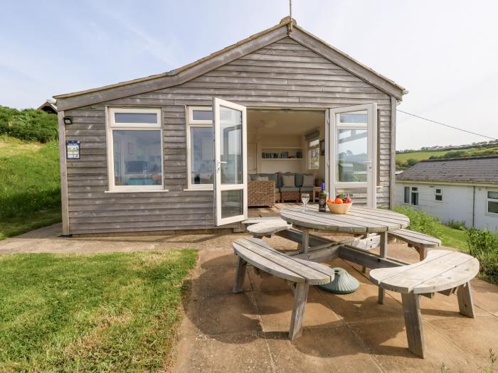 Siesta Chalet in Eype, Dorset. Open-plan living. Coastal location. Sea views. Child-friendly. 2-bed.