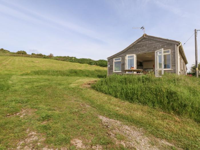 Siesta Chalet in Eype, Dorset. Open-plan living. Coastal location. Sea views. Child-friendly. 2-bed.