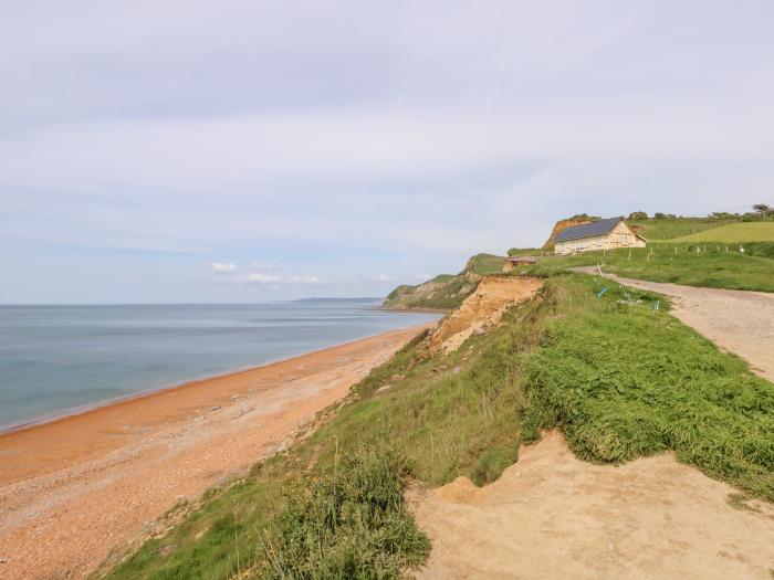 Siesta Chalet in Eype, Dorset. Open-plan living. Coastal location. Sea views. Child-friendly. 2-bed.