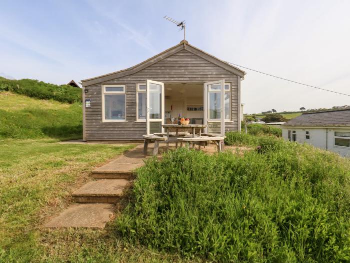 Siesta Chalet in Eype, Dorset. Open-plan living. Coastal location. Sea views. Child-friendly. 2-bed.