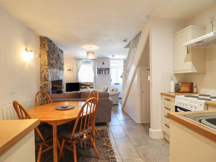 Llygoden Cottage, Beddgelert, Eryri National Park. Walking location. Two-bedrooms. Woodburning stove