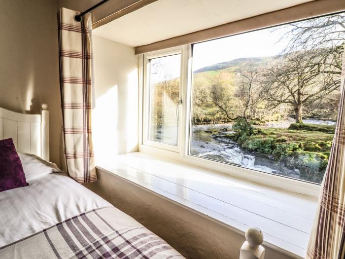 Pen y Bont, near Mallwyd, Gwynedd. Eryri. Off-road parking. Pet-friendly. Child-friendly. Riverside.