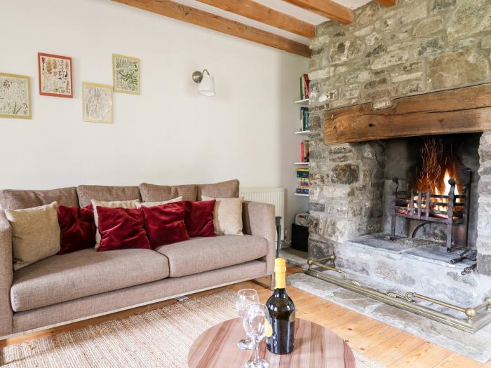 Heron House, Talley near Llandeilo, Carmarthenshire. Close to a shop, an abbey and a lake. TV. WiFi.