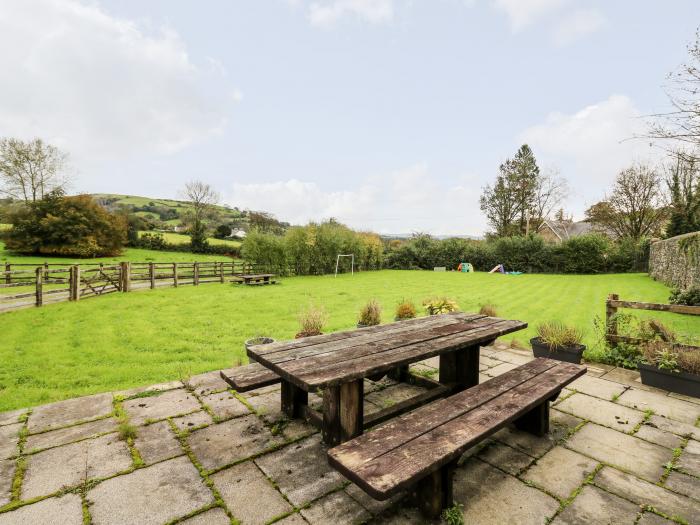 Buzzards Watch, Talley near Llandeilo, Carmarthenshire. Close to a shop, an abbey and a lake. Wi-Fi.