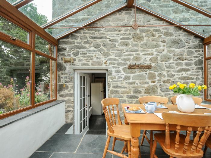 The Cottage in St Kew Highway, Cornwall. Three-bedroom cottage with pet-friendly garden. Near shops.