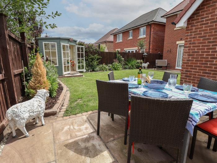 Tipton Towers, Nantwich, Cheshire. Off-road parking. Pet-friendly. Detached house. Garden. WiFi. TV.