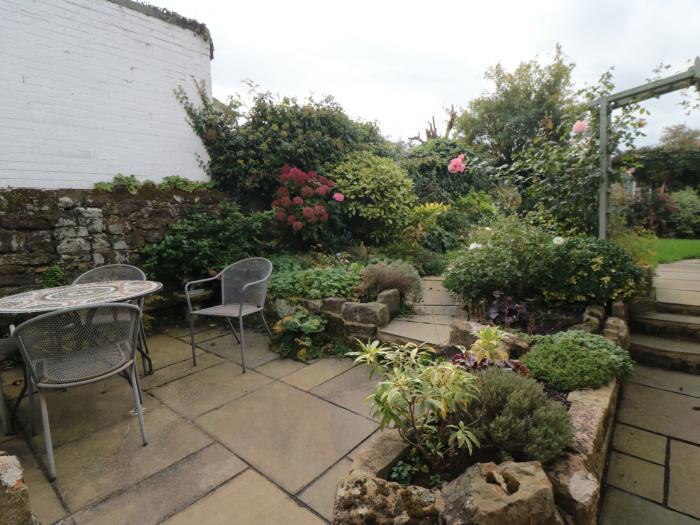 Inglenook Cottage, Guisborough, North Yorkshire. Woodburning stove. Pet-free. Enclosed garden patio.