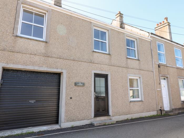 The Mariners in Coverack, Cornwall. Two-bedroom, reverse-level home, enjoying sea views. Near beach.