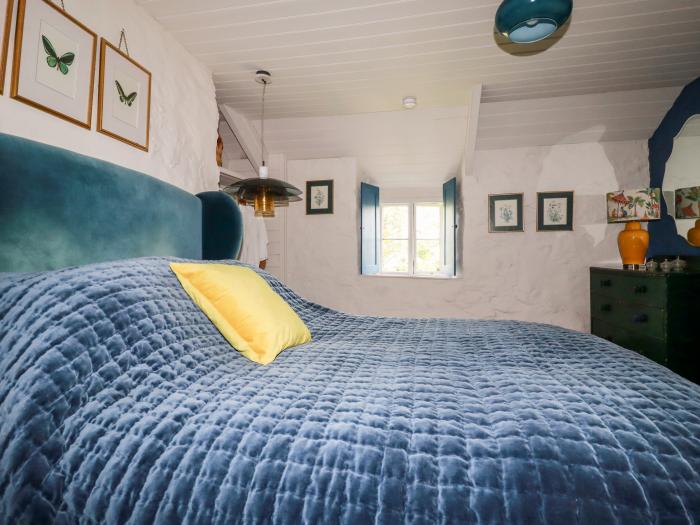 Pixie Nook, Warleggan near St Neot, Cornwall. One bedroom. Romantic. Hot tub. Woodburner. Character.